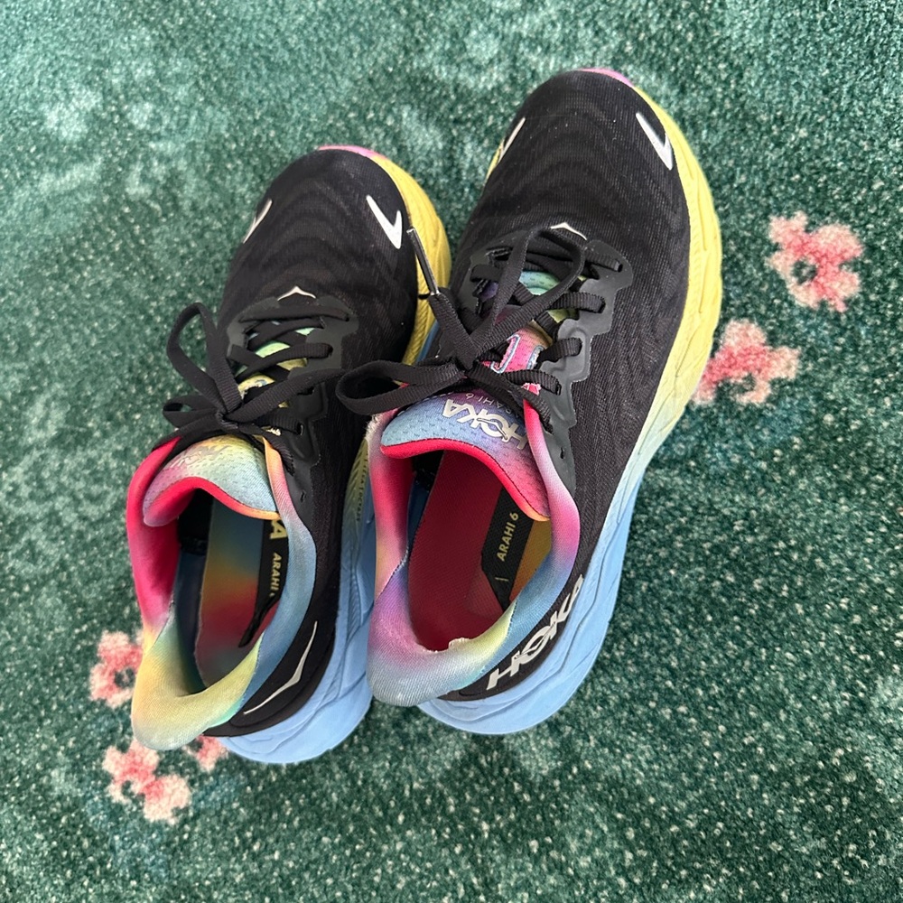 Hoka ARAHI 6 Black Multicolor Running Shoes